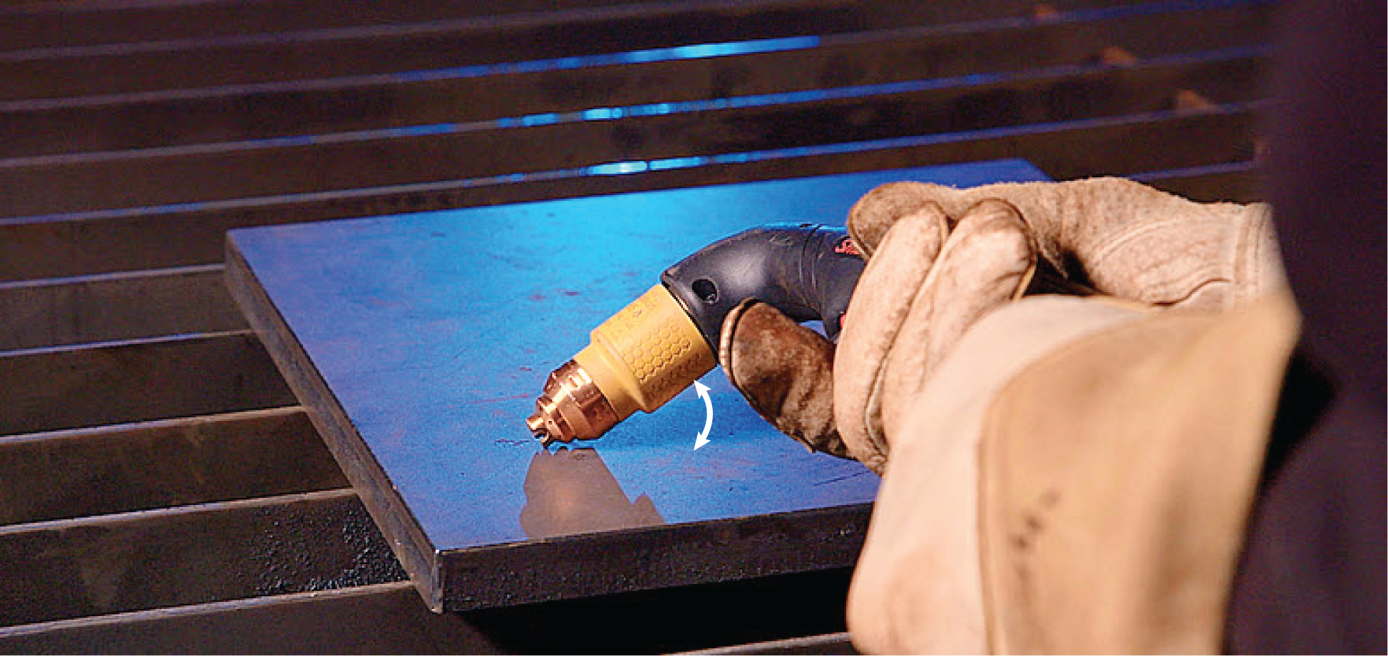 This image shows a torch angled 30° to the workpiece.