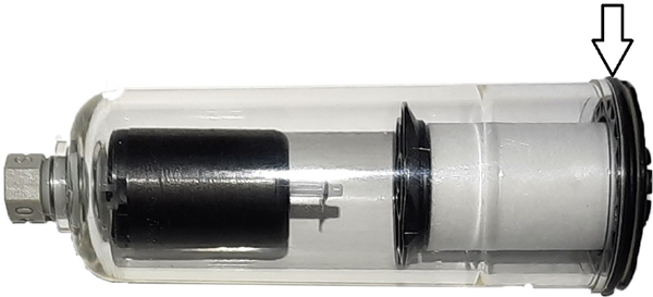 Recipiente de filtro de aire con o-ring destacado.